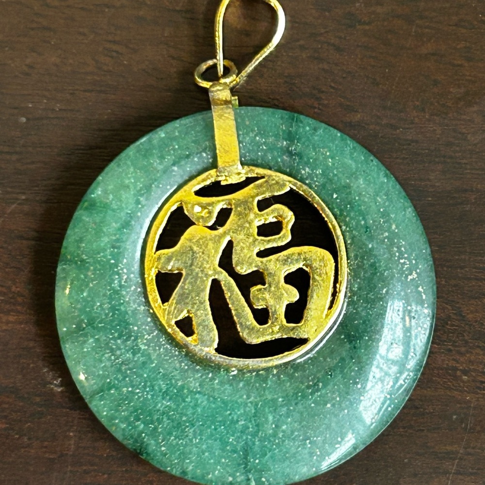 Elegant Jade and Gold Pendant